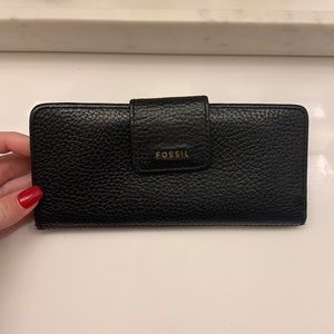 Black fossil clutch wallet